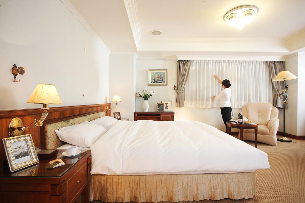 Kingdom Hotel Hsinchu City Room photo